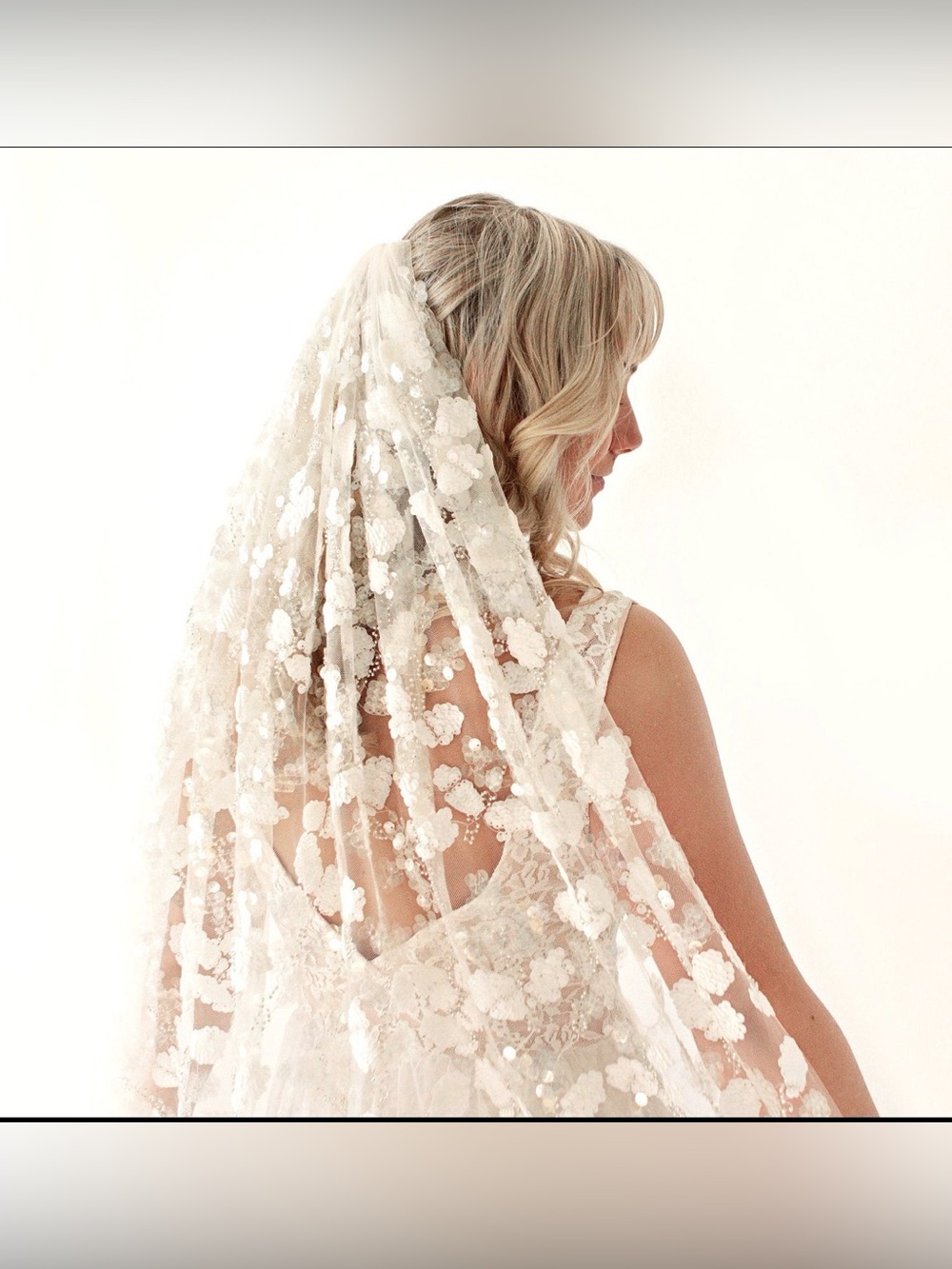 30” Embellished Floral Lace Bridal Veil in Ivory